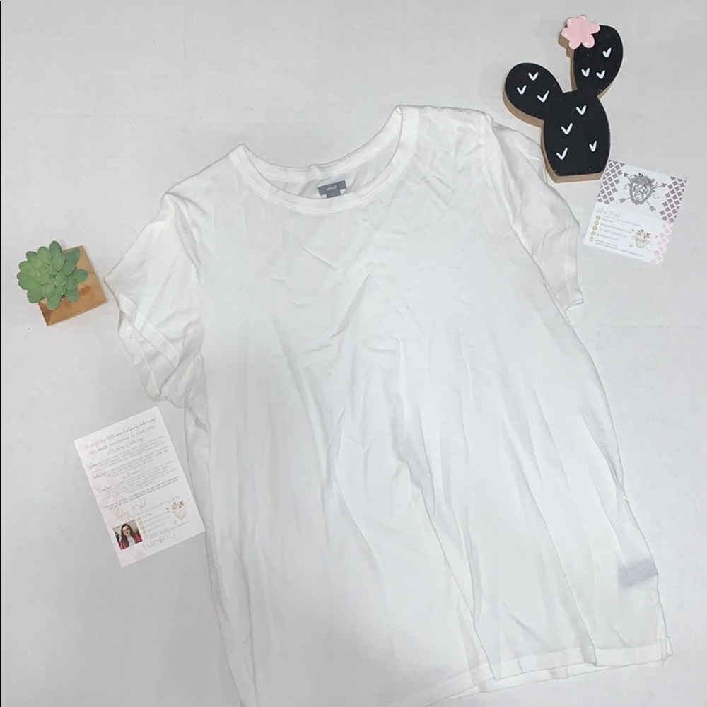 White tee
